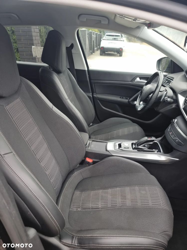 Peugeot 308 BlueHDi 130 EAT6 Stop & Start Allure Business-Paket - 13