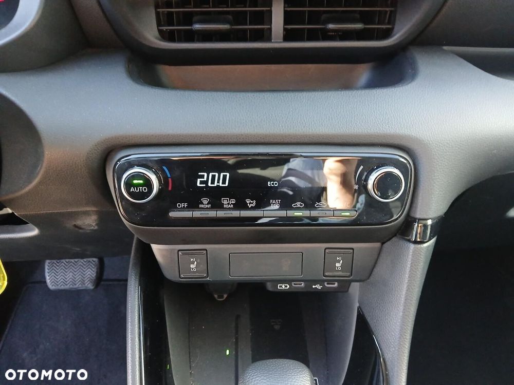 Toyota Yaris Hybrid 1.5 Style - 30