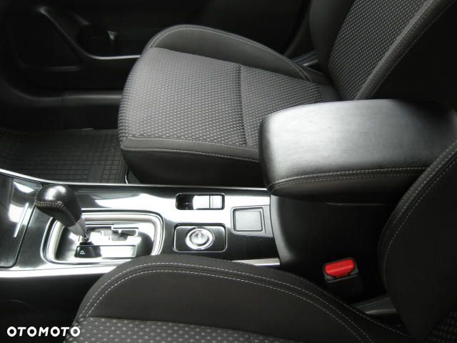 Mitsubishi Outlander 2.0 Intense + Navi 4WD CVT - 23