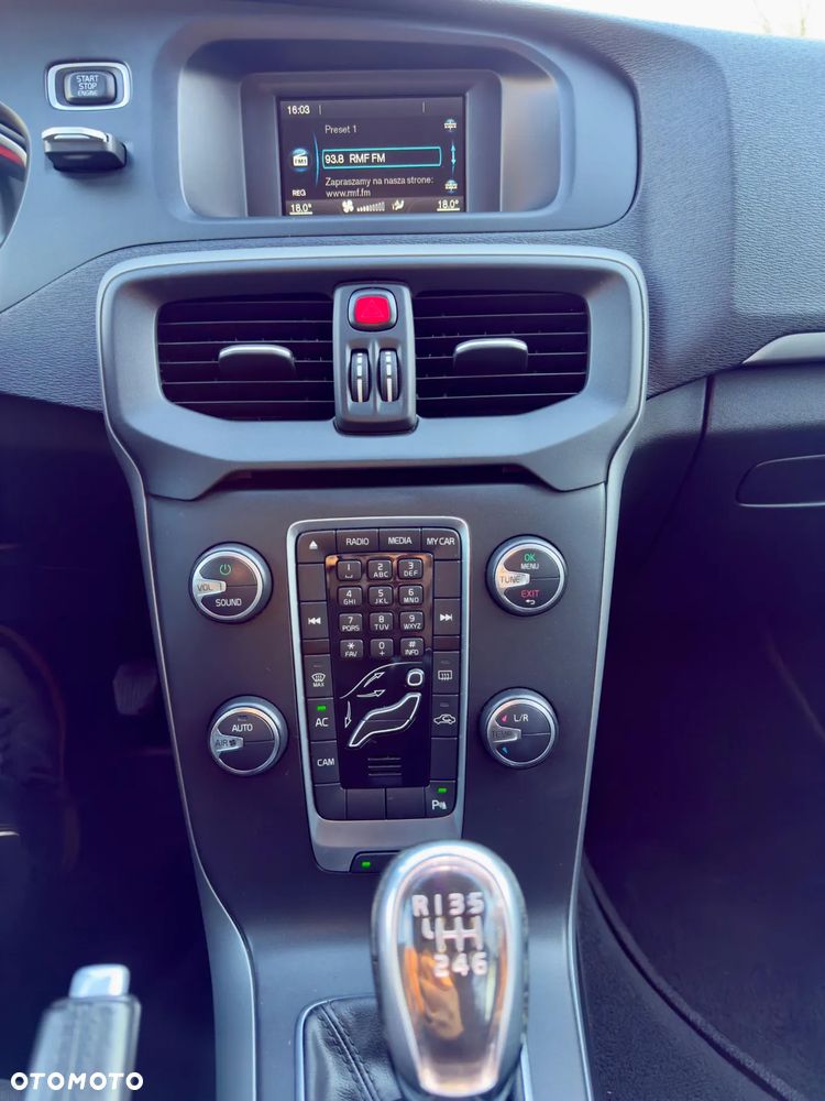 Volvo V40 D2 Momentum - 14