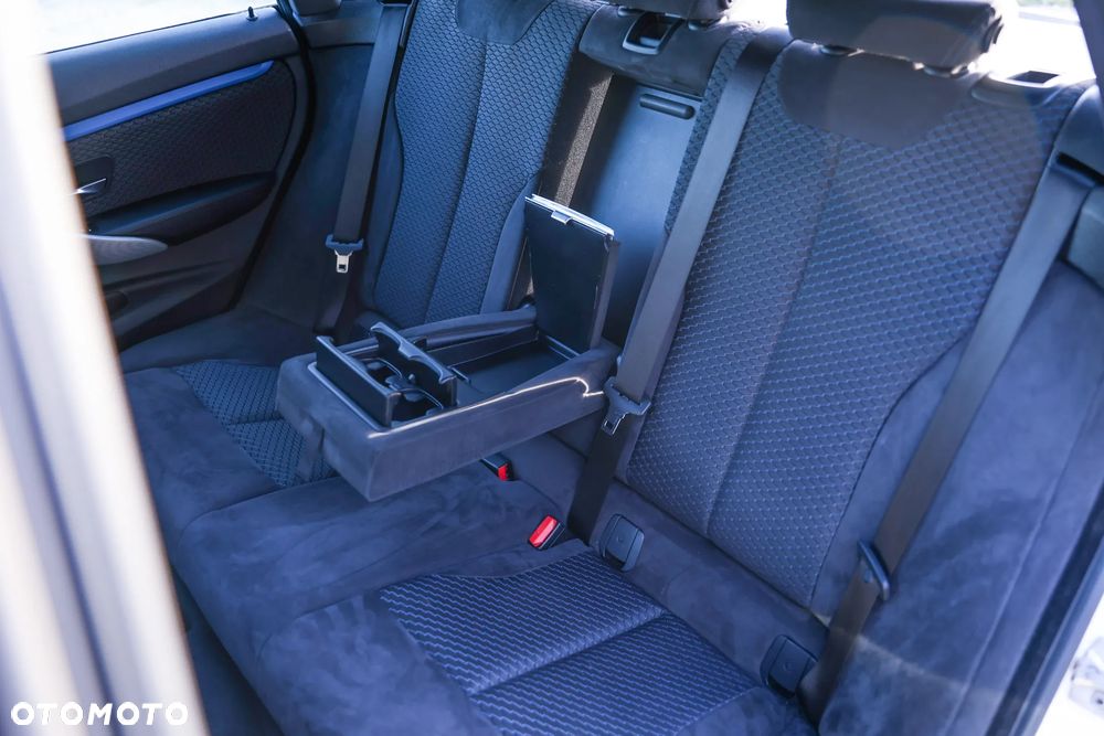 BMW Seria 3 320d M Sport - 29