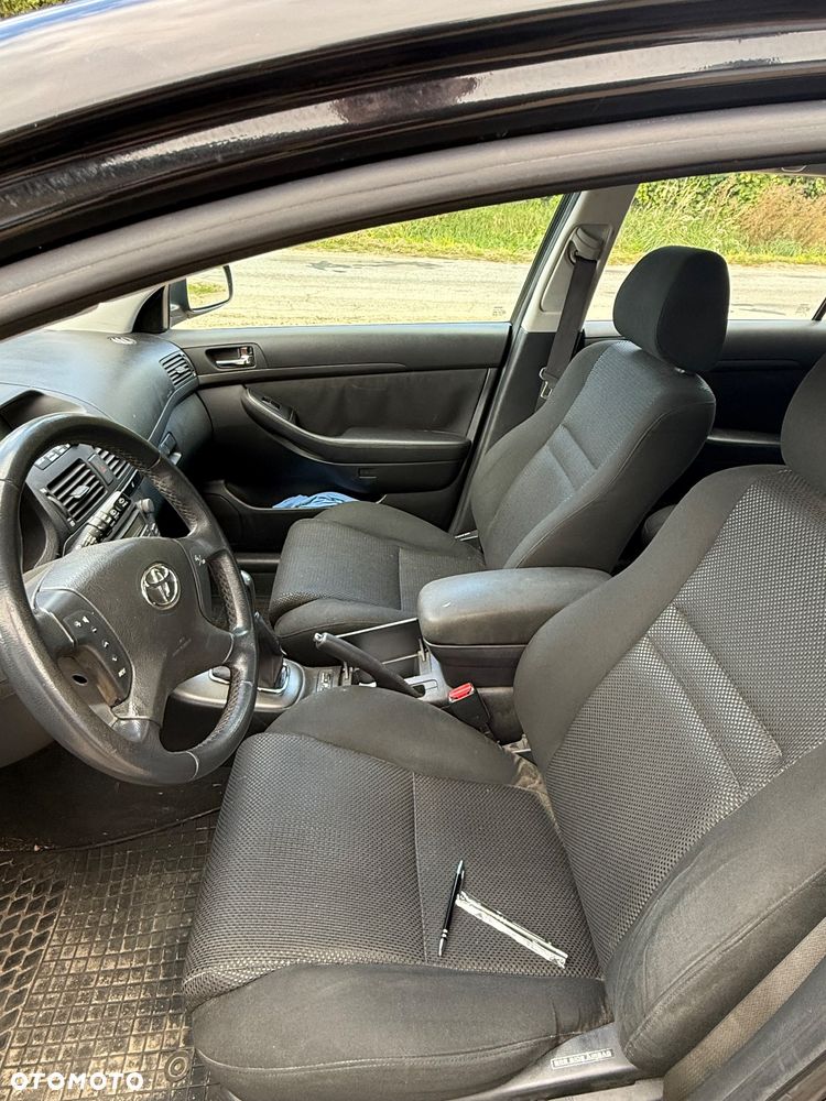 Toyota Avensis - 8