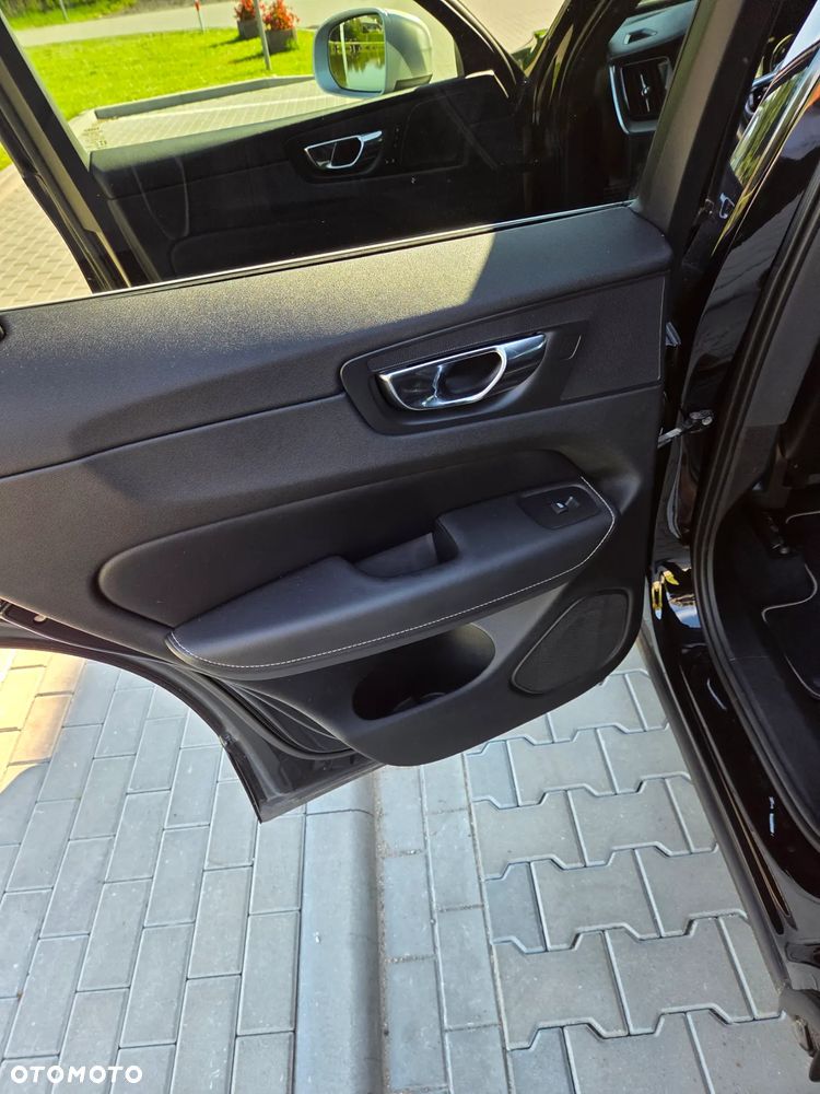 Volvo XC 60 D4 AWD R-Design - 34