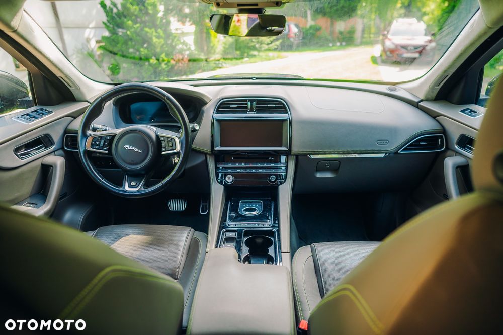 Jaguar F-Pace 2.0 i4D AWD R-Sport - 19