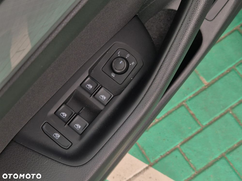 Volkswagen Passat 2.0 TSI Business DSG - 17
