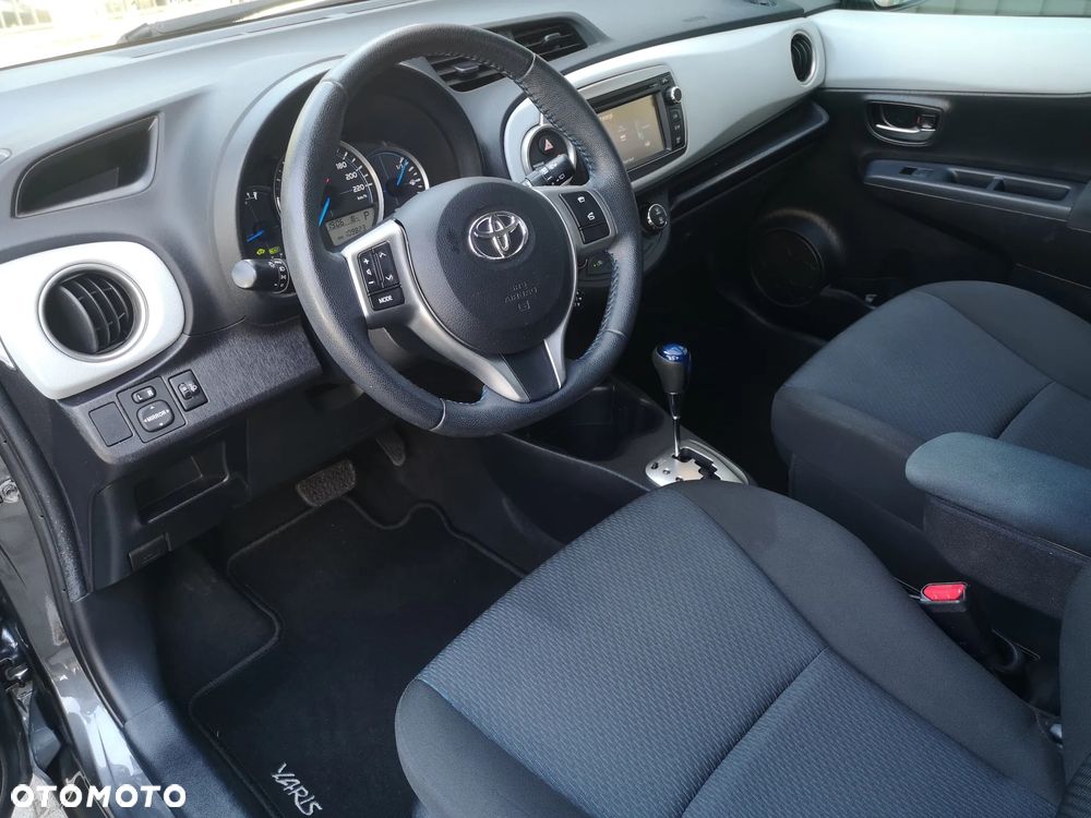 Toyota Yaris Hybrid 100 Life - 11