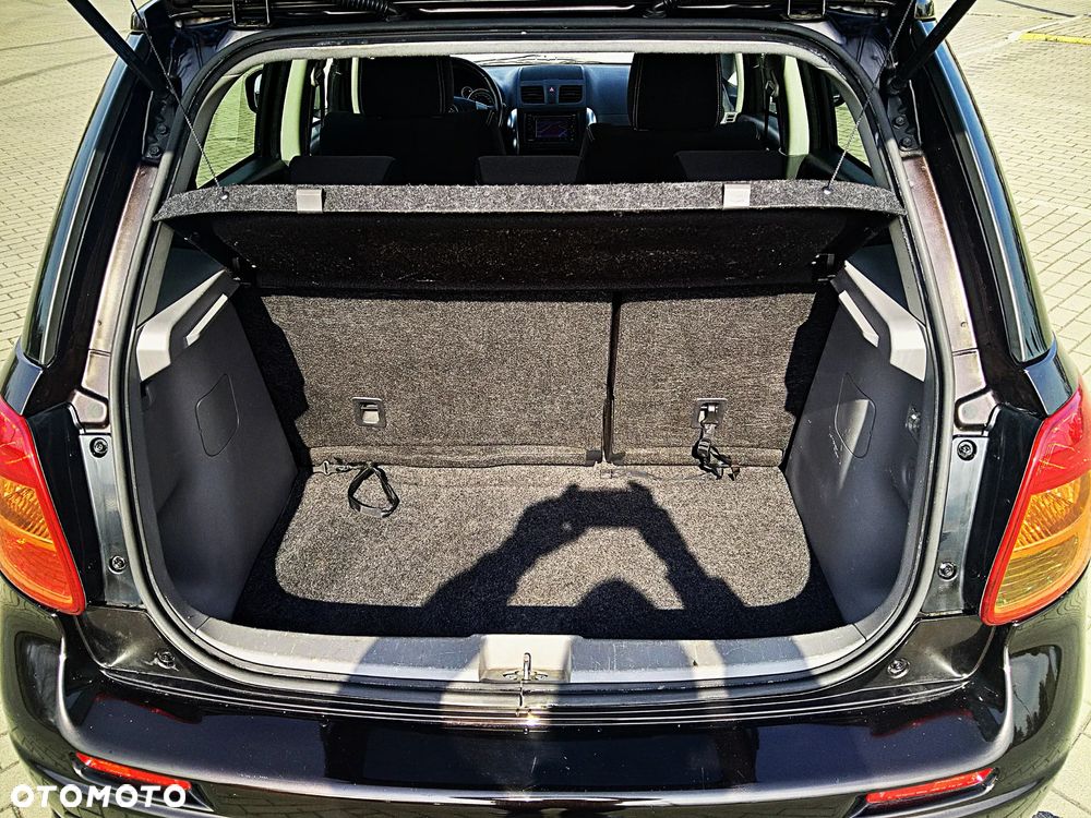 Suzuki SX4 1.6 Comfort Plus - 28