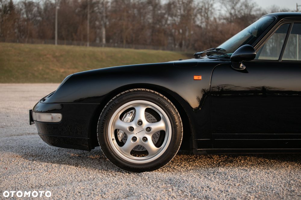 Porsche 911 Carrera 4 - 13