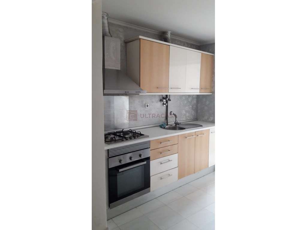 Vende-se excelente T0 mobilado e equipado junto à estação da CP de ... - Grande imagem: 5/18