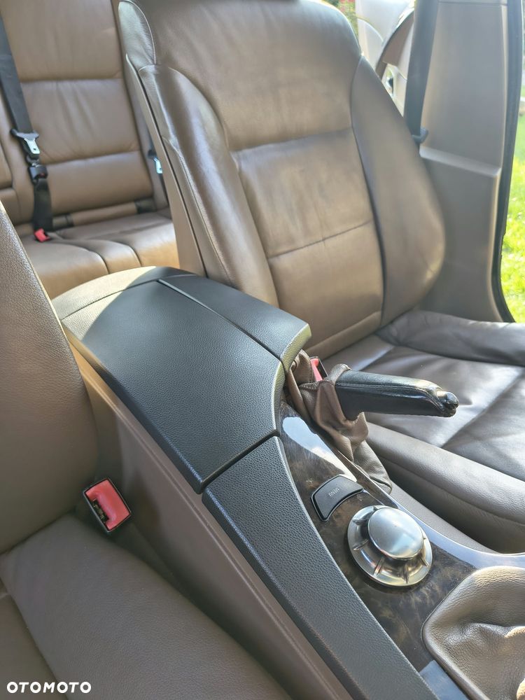 BMW Seria 5 525d - 35