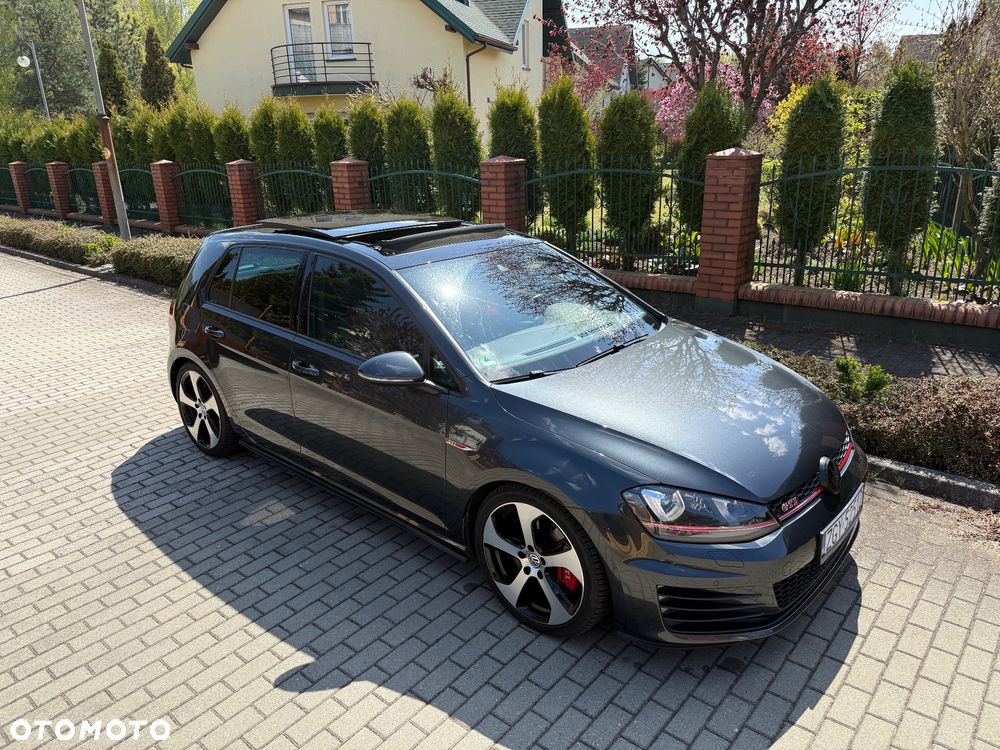 Volkswagen Golf - 23