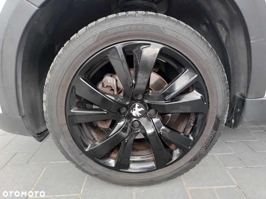 Peugeot 2008 1.2 PureTech GT Line S&S - 9