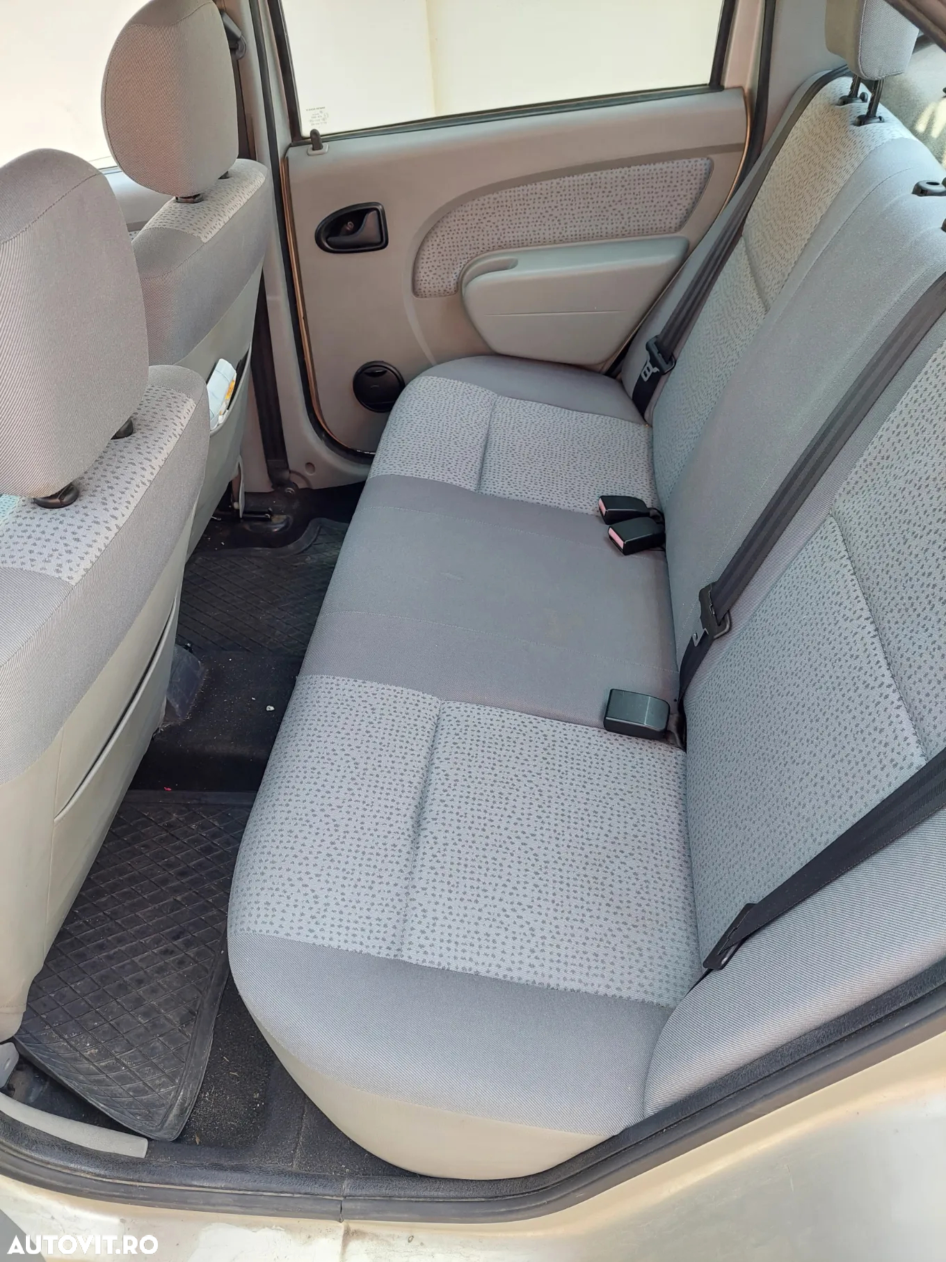 Dacia Logan 1.6 MPI Laureate - 10
