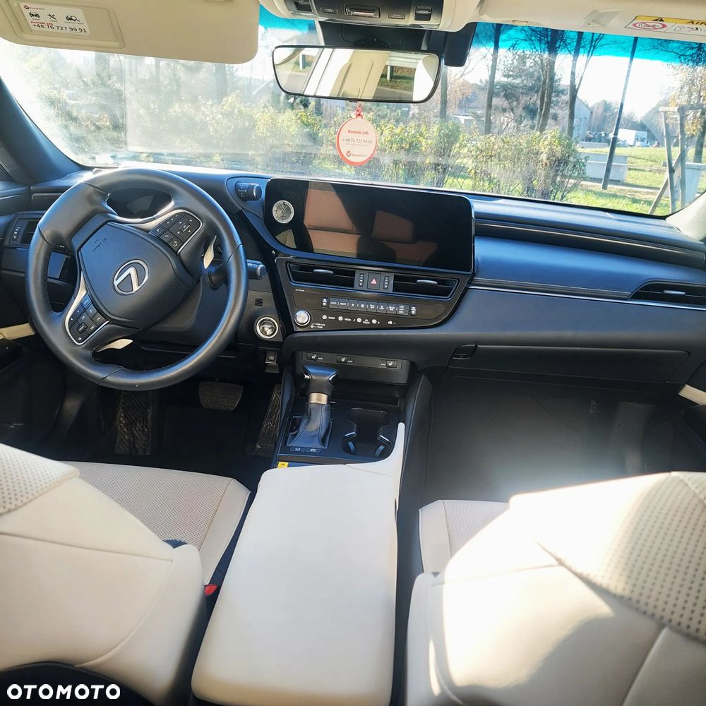 Lexus ES 300h Business Edition - 8