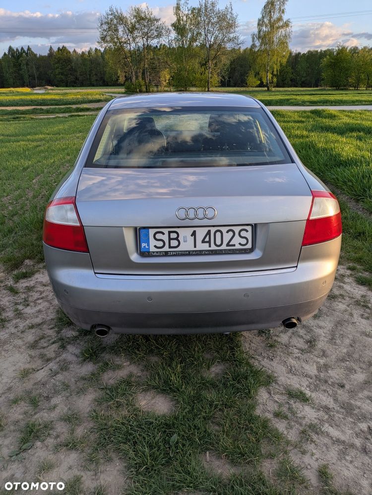 Audi A4 Limousine - 4