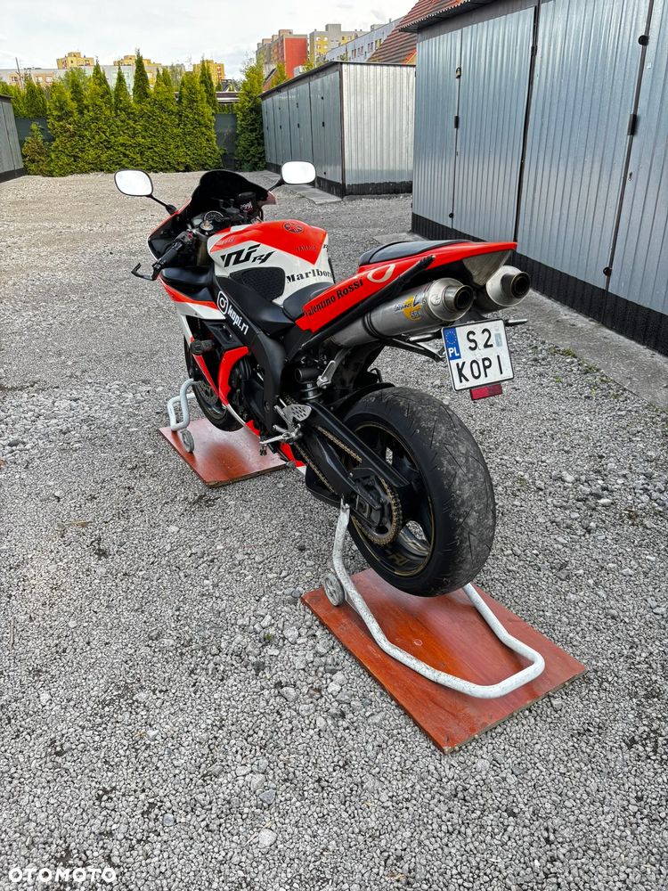 Yamaha R1 - 4