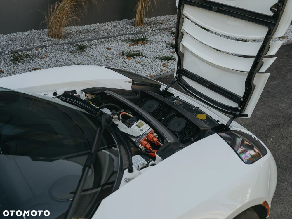 Tesla Roadster - 22
