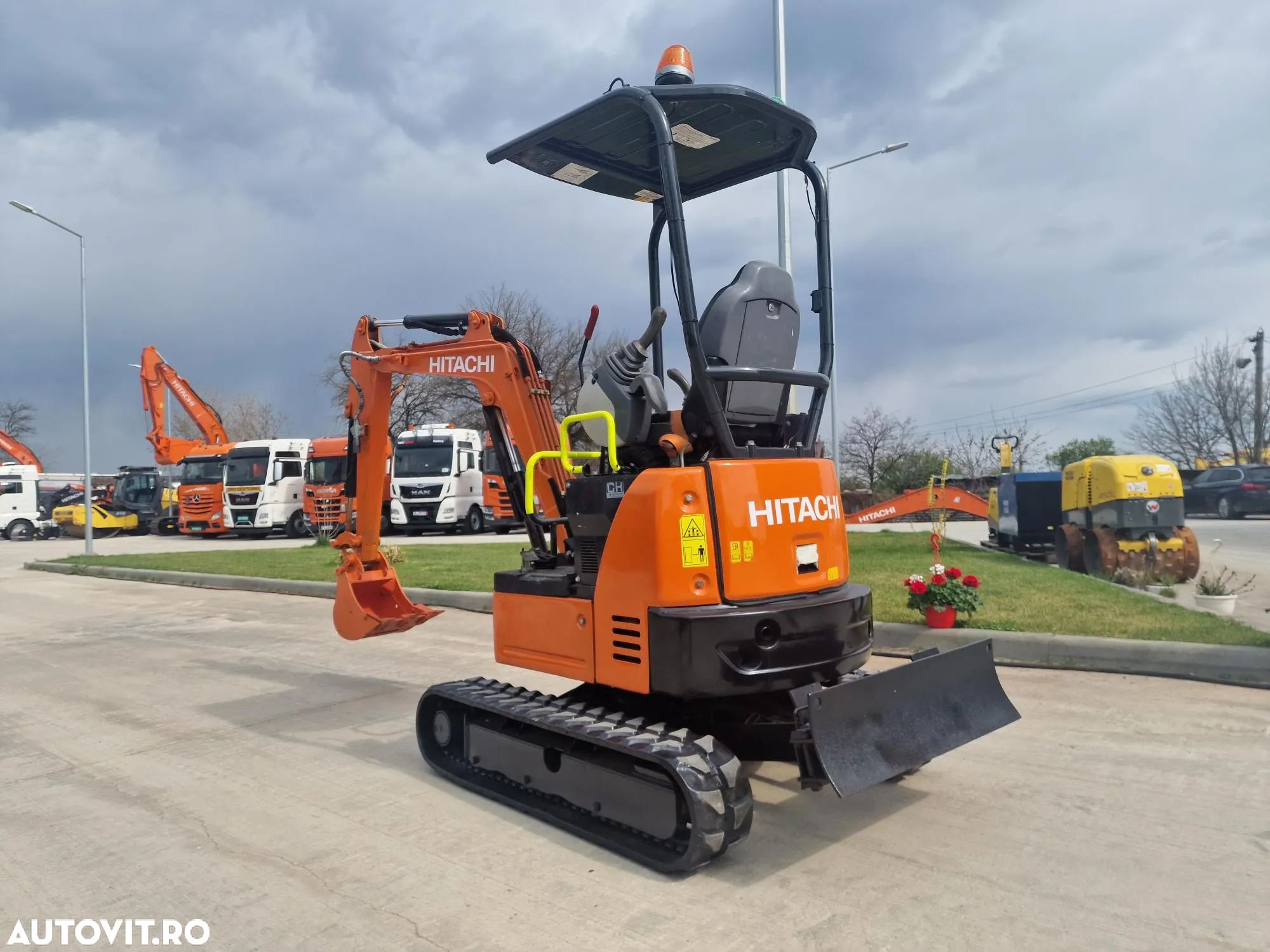 Hitachi ZX19, 2 tone, 2021, 1.689h, 19.900EUR+tva, CUPLA RAPIDA+3 cupe noi, rotire in gabarit, latime 1m, extinsii senile la 1,3m, FARA CABINA,  16CP, Inst picon, posibilitate leasing-PROMOTIE 19.900 EUR+Tva - 1