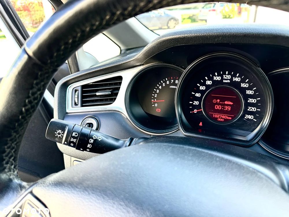 Kia Ceed 1.6 GDI SW Dream-Team Edition - 11