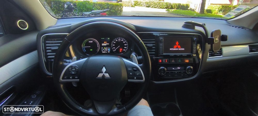 Mitsubishi Outlander 2.0 MIVEC Instyle Navi+ - 2