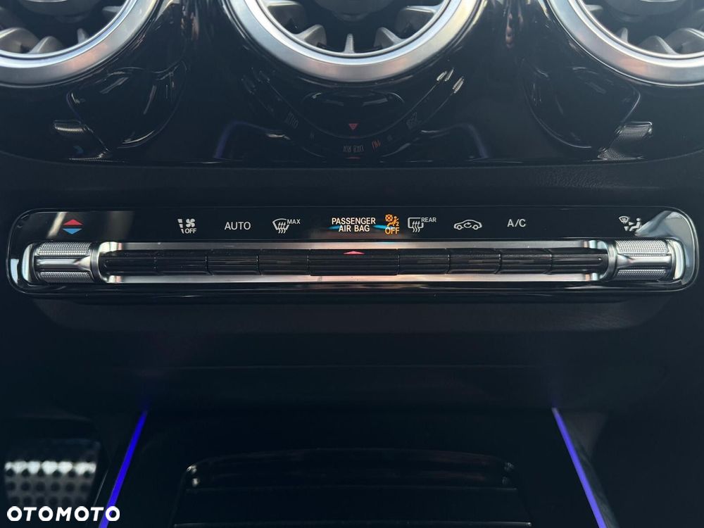 Mercedes-Benz GLA 200 AMG Line - 30