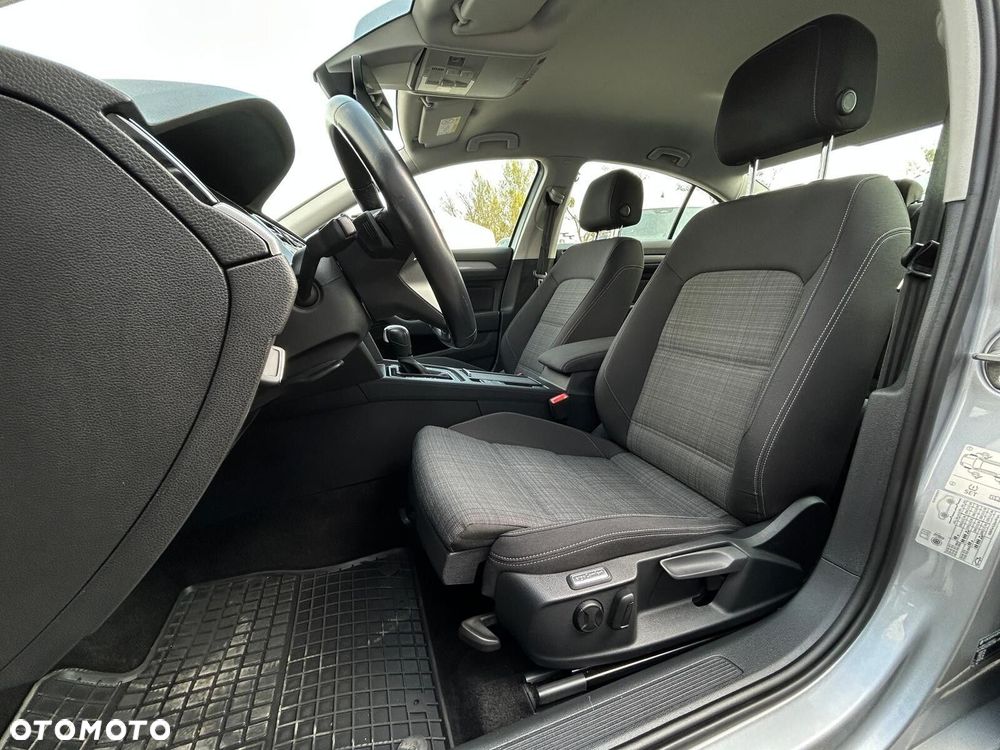 Volkswagen Passat 2.0 TSI Business DSG - 9