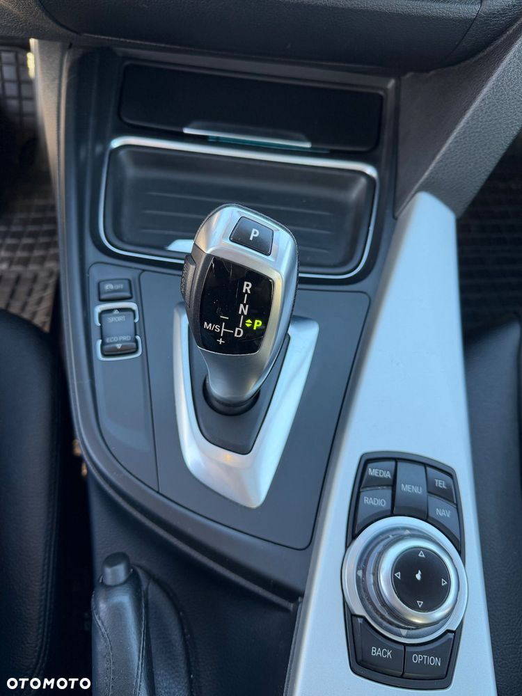 BMW Seria 3 328i xDrive - 14