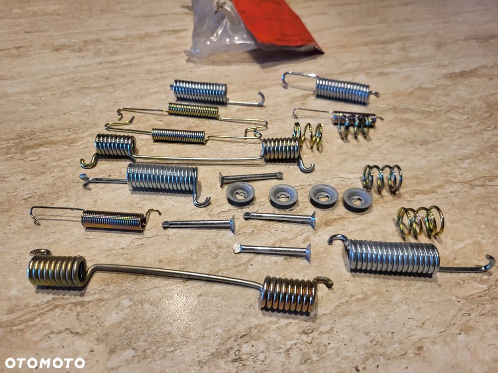 Zestaw montażowy szczęk hamulcowych (VAG) pasuje do: VW LT 28-35 I, LT 40-55 I, TRANSPORTER T3 1.6D-2.4D 12.78-06.96 - 1