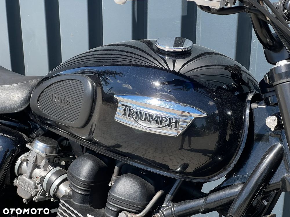 Triumph Bonneville - 19
