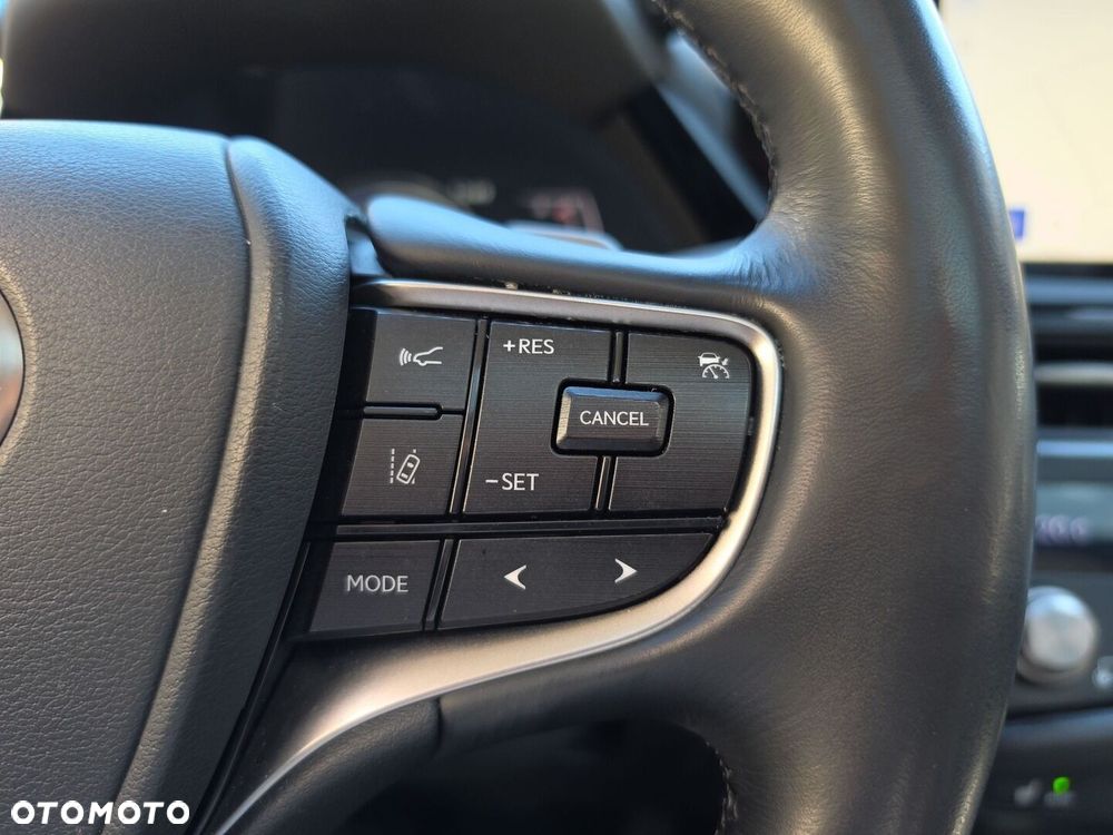 Lexus ES 300h Business Edition - 14