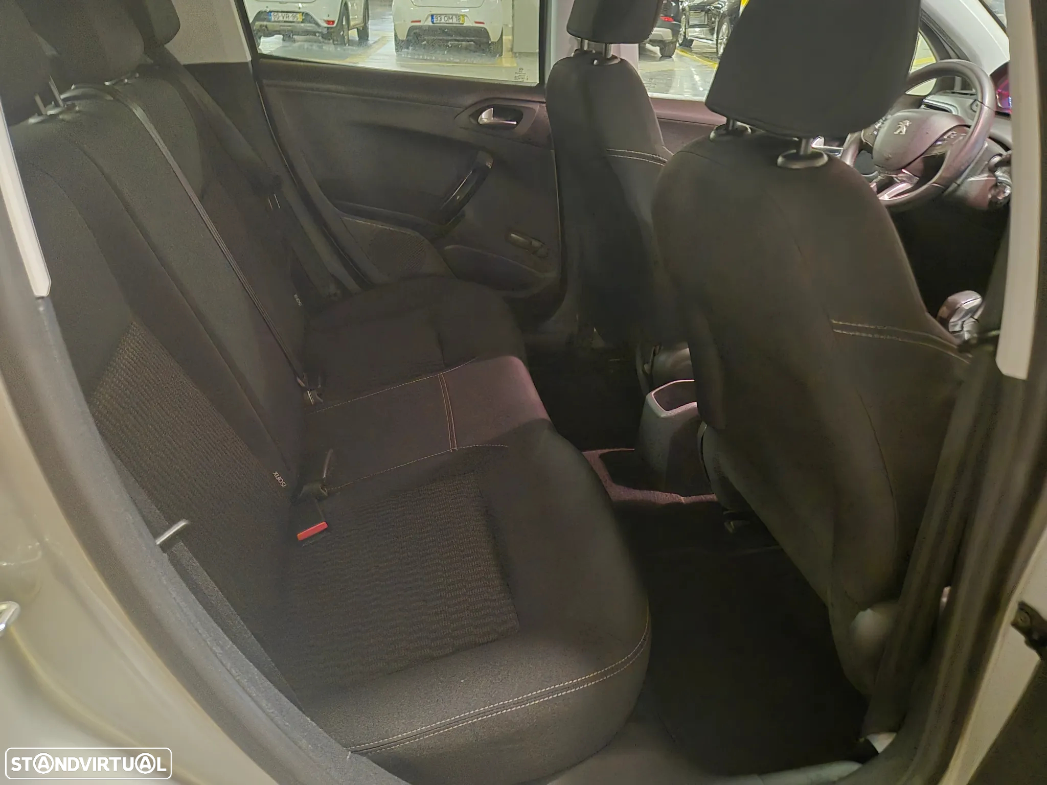 Peugeot 208 1.4 HDi SE Style - 29