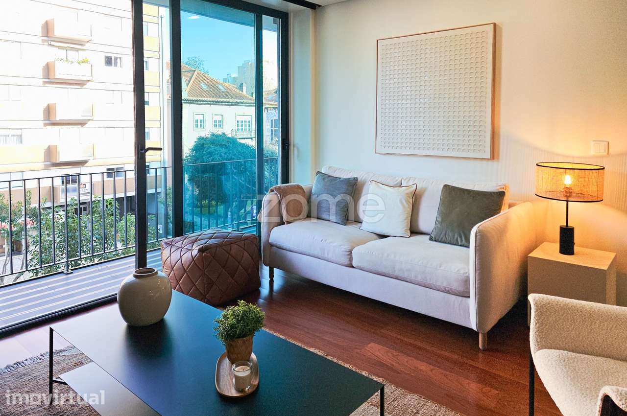 APARTAMENTO T1 COM VARANDA NA RUA 5 DE OUTUBRO, BOAVISTA - PORTO - Grande imagem: 2/37