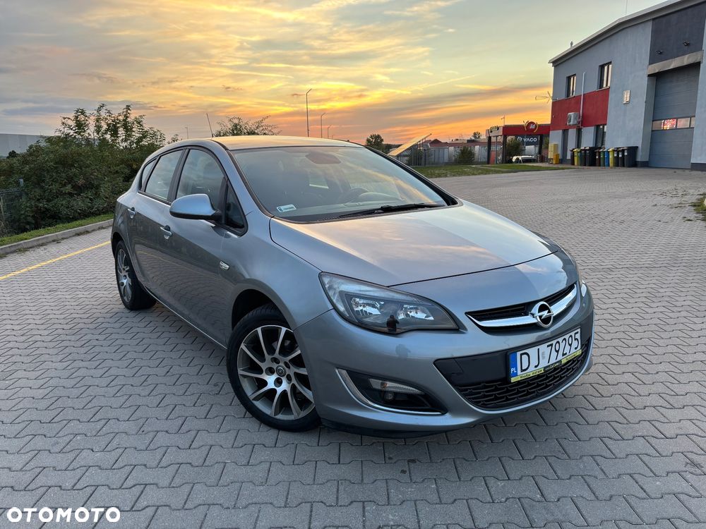 Opel Astra IV 1.4 T Active - 1