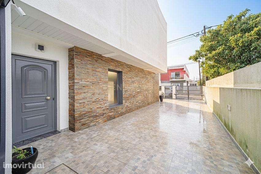 Moradia T4 - Fernão Ferro - Grande imagem: 3/28
