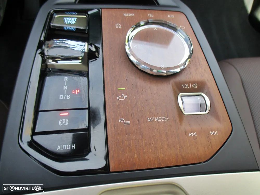 BMW iX xDrive 50 Pack Desportivo - 27