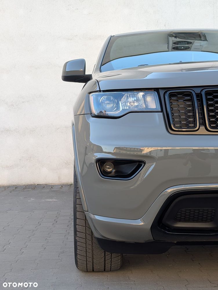 Jeep Grand Cherokee - 29