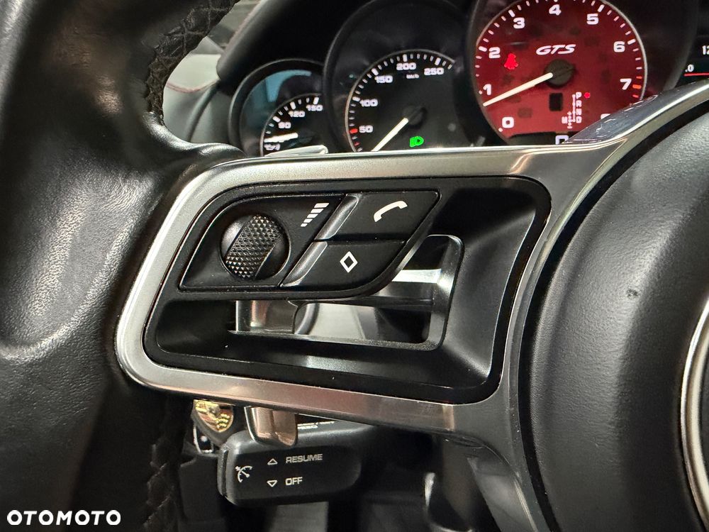 Porsche Cayenne - 26