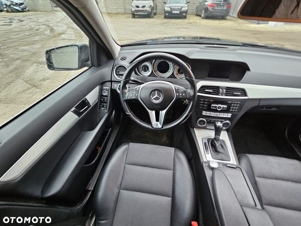 Mercedes-Benz Klasa C 180 (BlueEFFICIENCY) 7G-TRONIC Avantgarde - 4