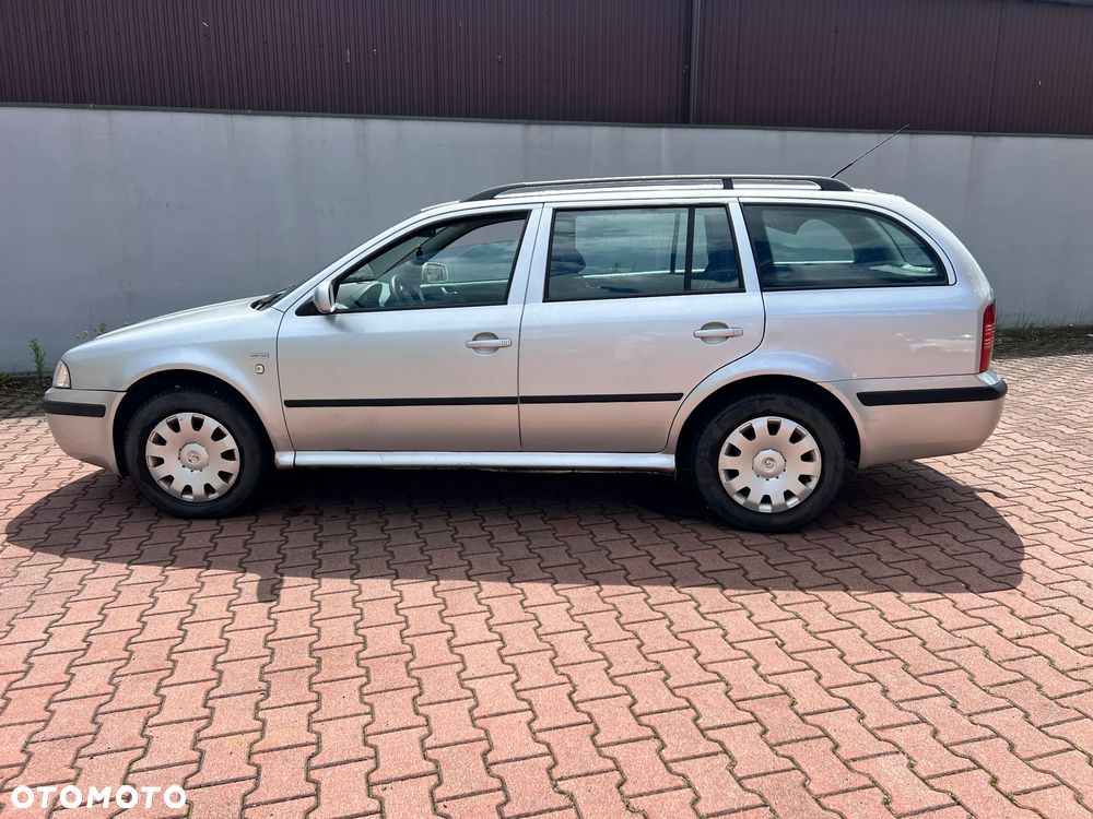 Skoda Octavia 1.6 Combi - 10