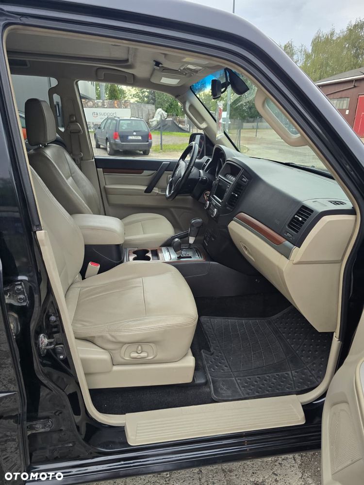Mitsubishi Pajero 3.2 DI-D Automatik Intense - 2