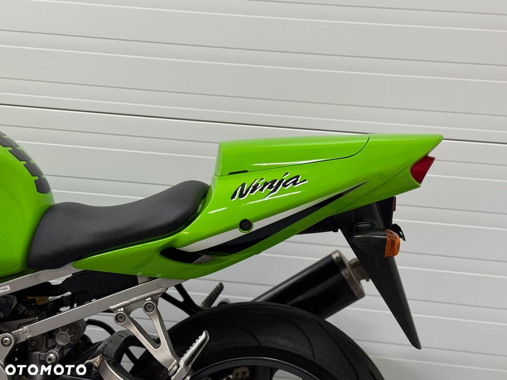 Kawasaki ZXR - 21