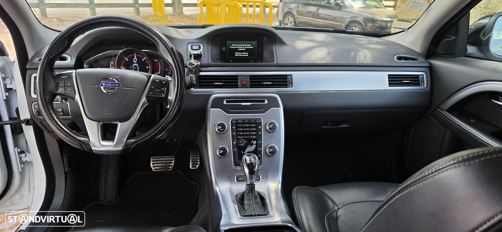 Volvo XC 70 2.0 D4 Momentum Geartronic - 26