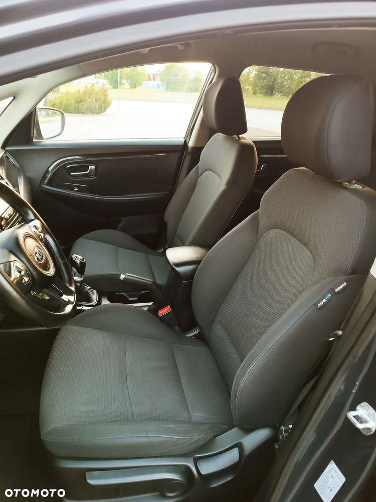 Kia Carens 1.6 GDI Dream Team Edition - 12