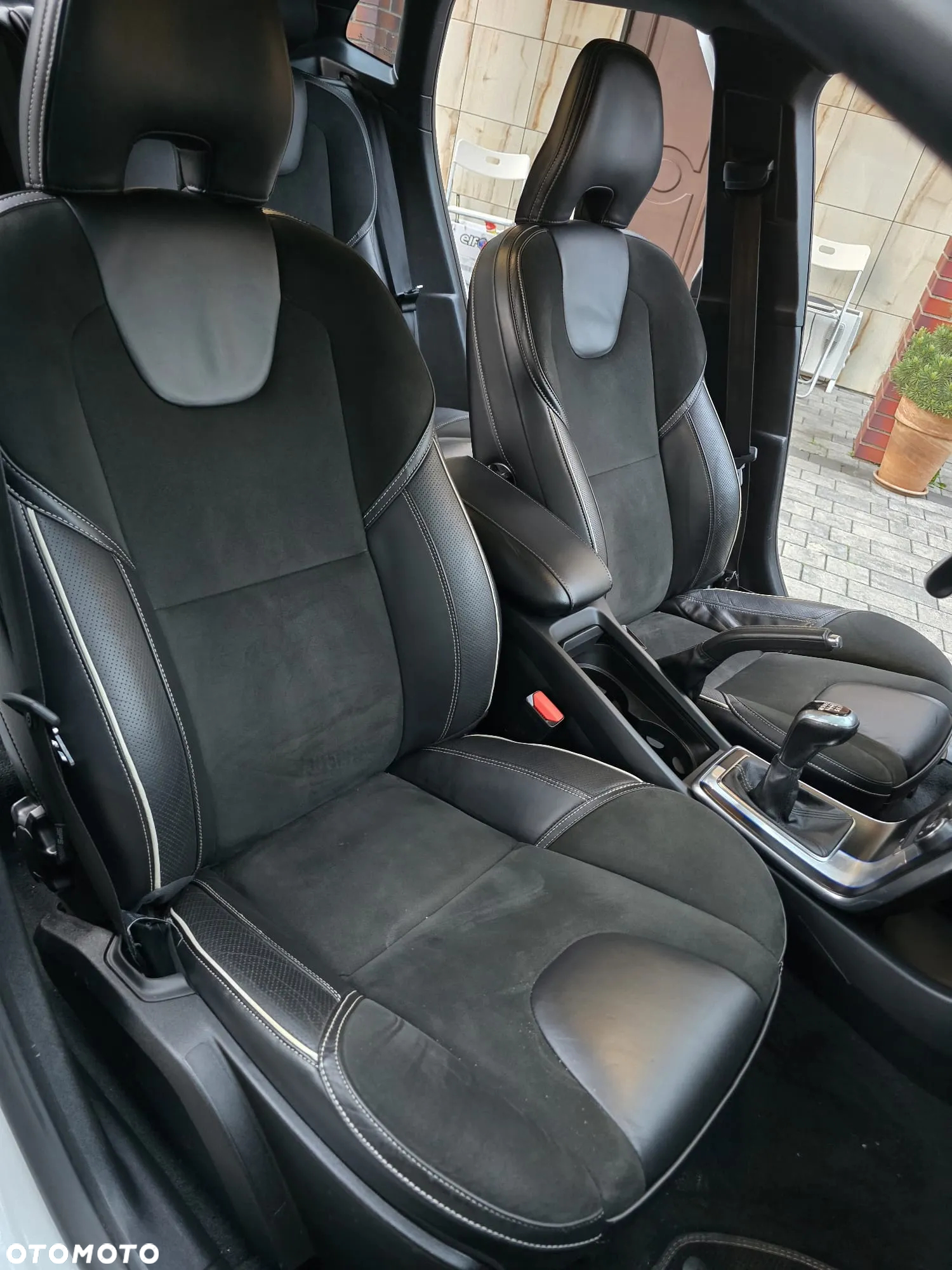 Volvo V40 D2 Drive-E R-Design Momentum - 13