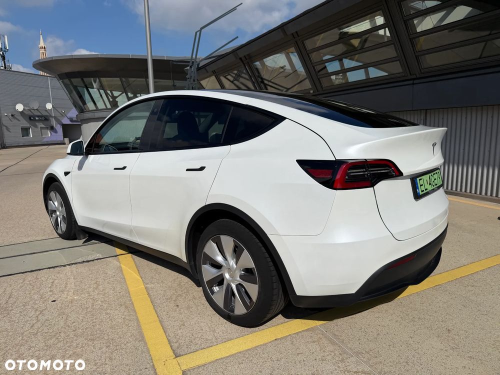 Tesla Model Y - 3