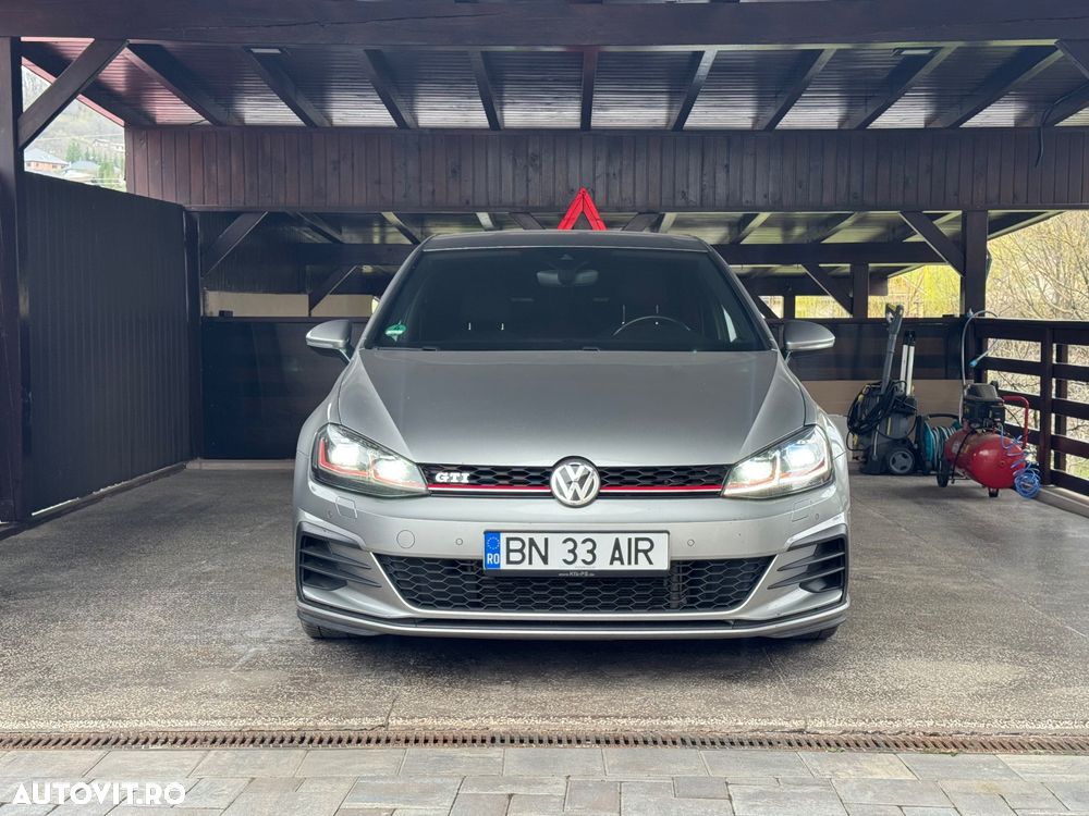 Volkswagen Golf - 1