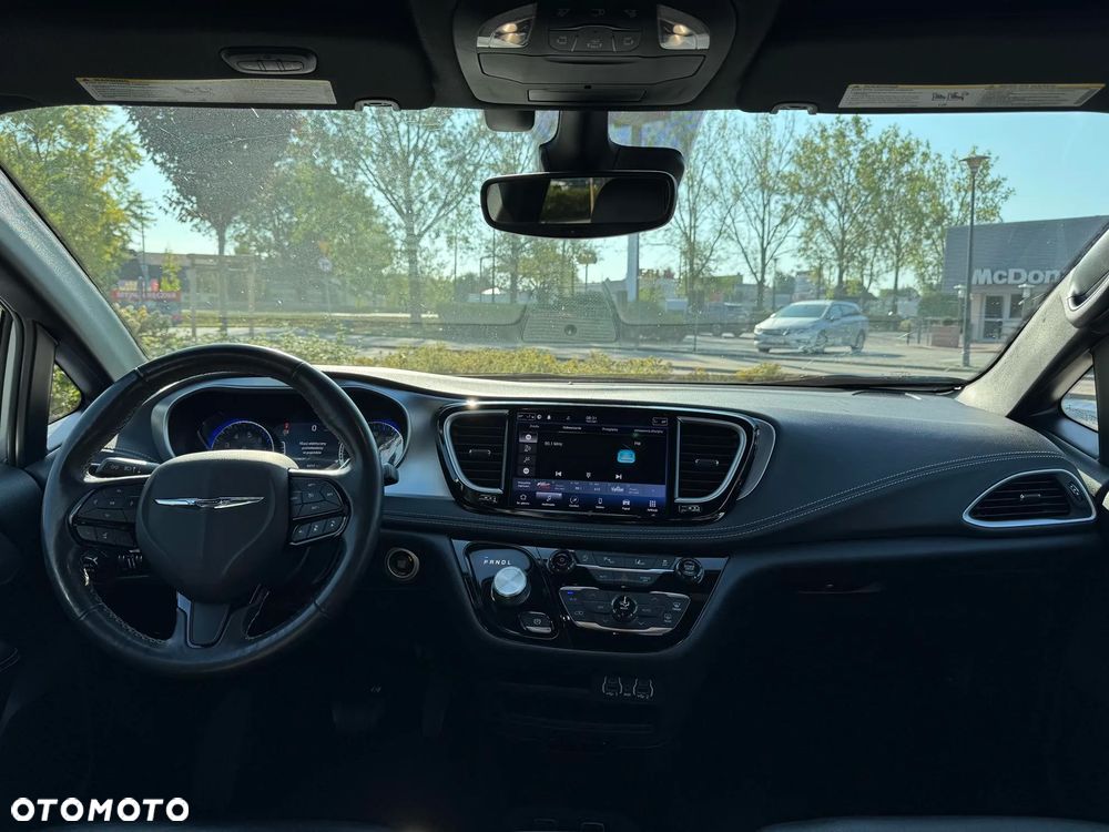 Chrysler Pacifica - 17