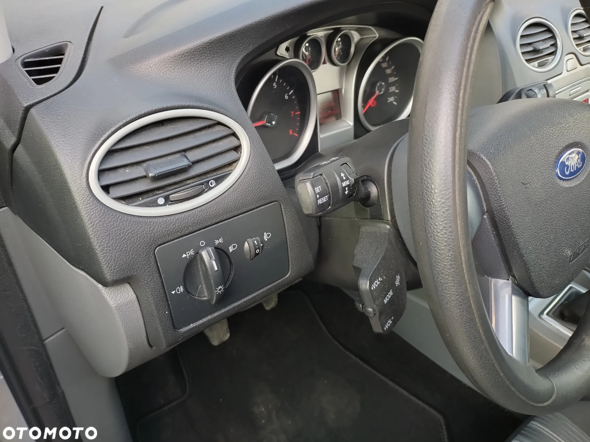 Ford Focus 1.6 16V Ambiente - 19
