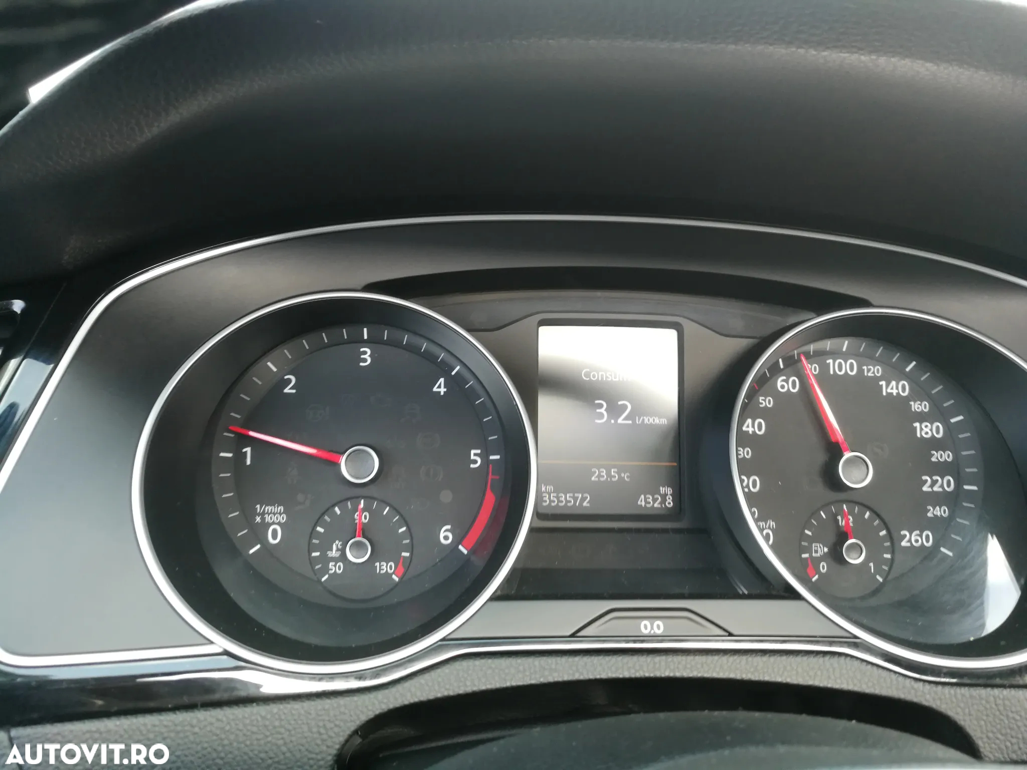 Volkswagen Passat Variant 1.6 TDI SCR DSG Conceptline - 13