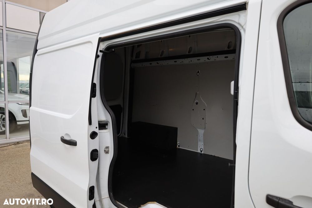Renault Trafic - 12